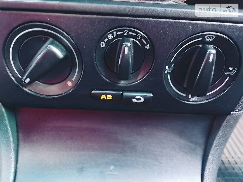 Седан Skoda Octavia 2006 в Теофіполі