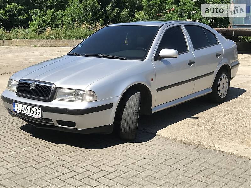 Седан Skoda Octavia 1998 в Стрые