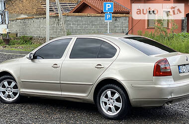 Седан Skoda Octavia 2006 в Межгорье