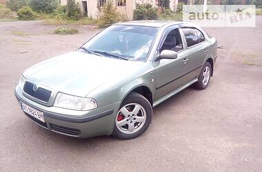 Седан Skoda Octavia 2002 в Ужгороде