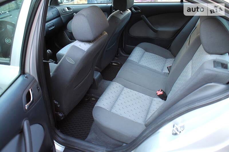 Седан Skoda Octavia 2002 в Полтаві