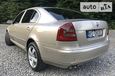 Седан Skoda Octavia 2004 в Межгорье