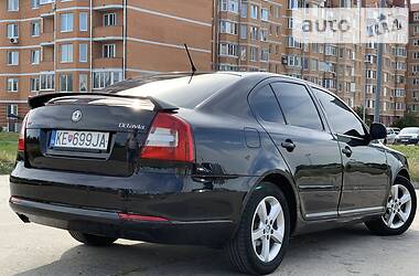 Седан Skoda Octavia 2012 в Вараше