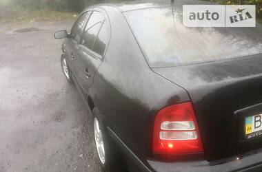 Седан Skoda Octavia 2003 в Зборове