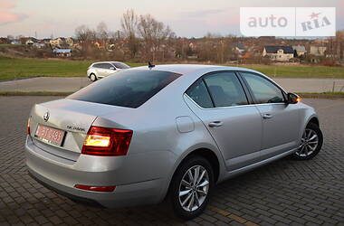 Седан Skoda Octavia 2015 в Дрогобыче