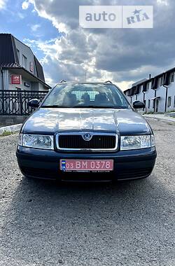 Универсал Skoda Octavia 2009 в Хороле