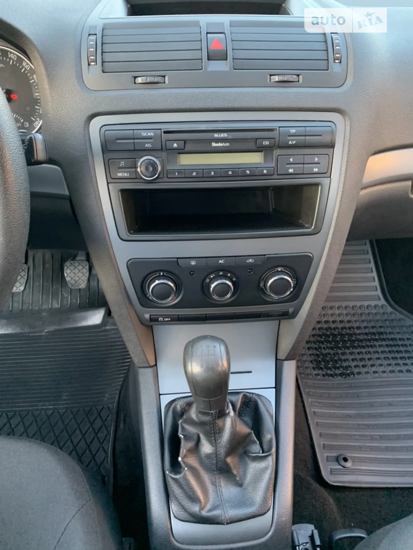 2011 Skoda Octavia - мініатюра 11