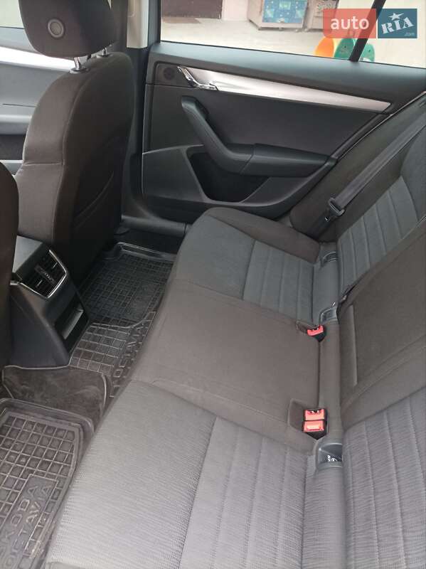Універсал Skoda Octavia 2014 в Ужгороді