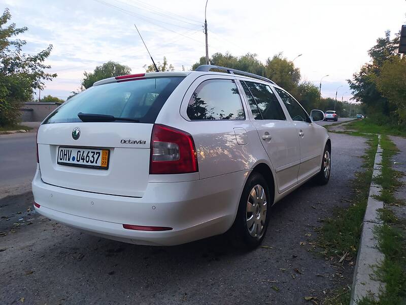 Універсал Skoda Octavia 2011 в Черкасах