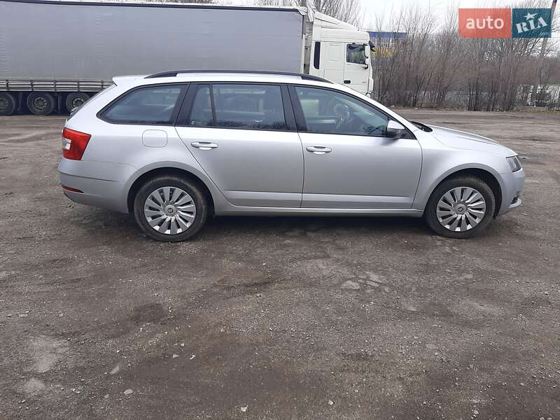 Універсал Skoda Octavia 2017 в Дніпрі