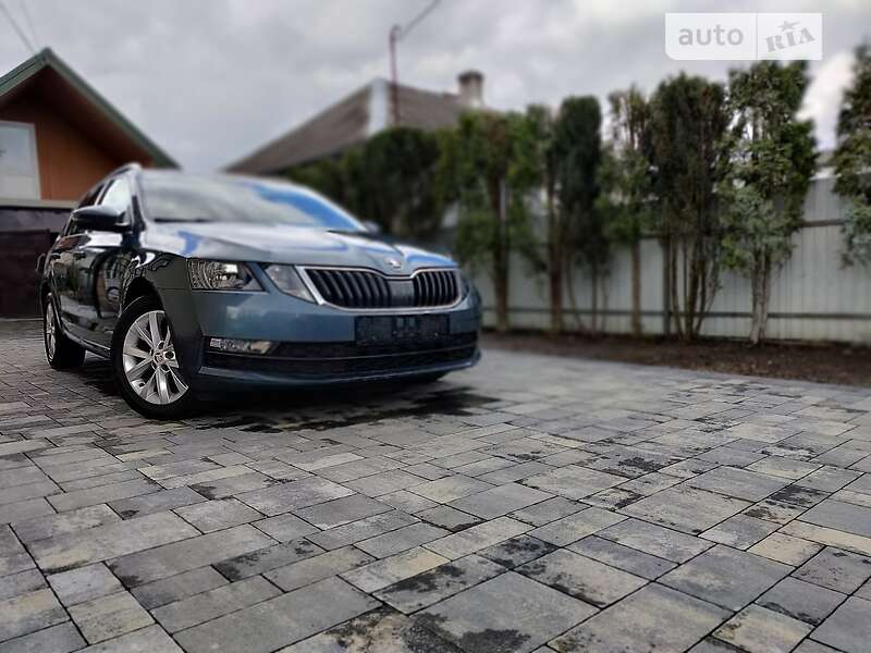 Універсал Skoda Octavia 2017 в Новояворівську