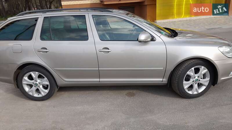 Универсал Skoda Octavia 2012 в Чернигове
