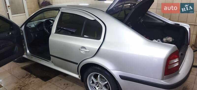 Лифтбек Skoda Octavia 2001 в Великом Бурлуке