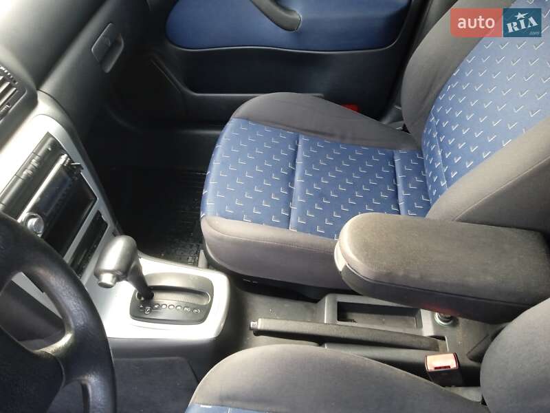 Універсал Skoda Octavia 2001 в Дніпрі