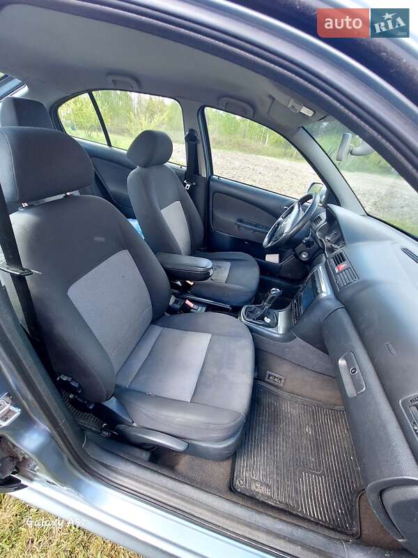 Лифтбек Skoda Octavia 2003 в Сарнах