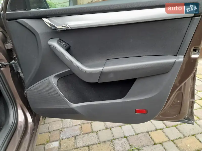 Skoda Octavia 2015 VIN TMBJG7NE5F0165368 фото оголошення 16 з 90