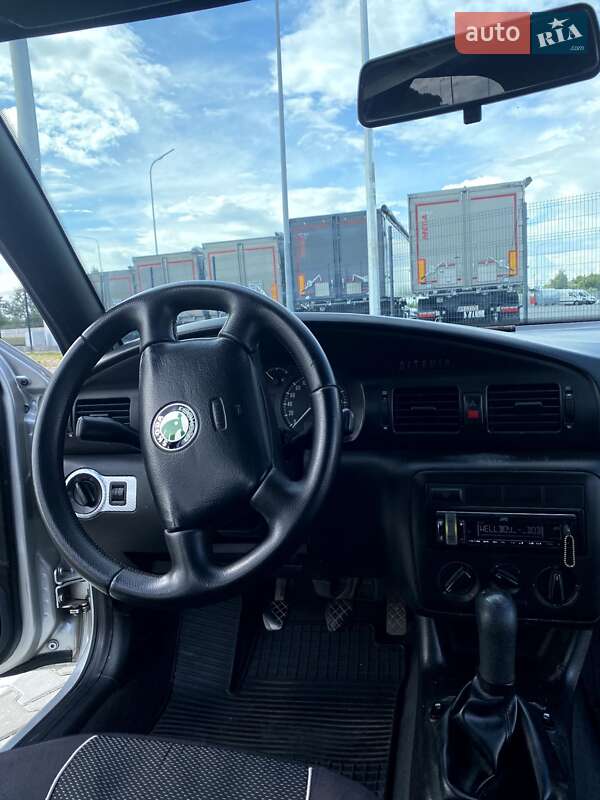 Ліфтбек Skoda Octavia 2003 в Житомирі