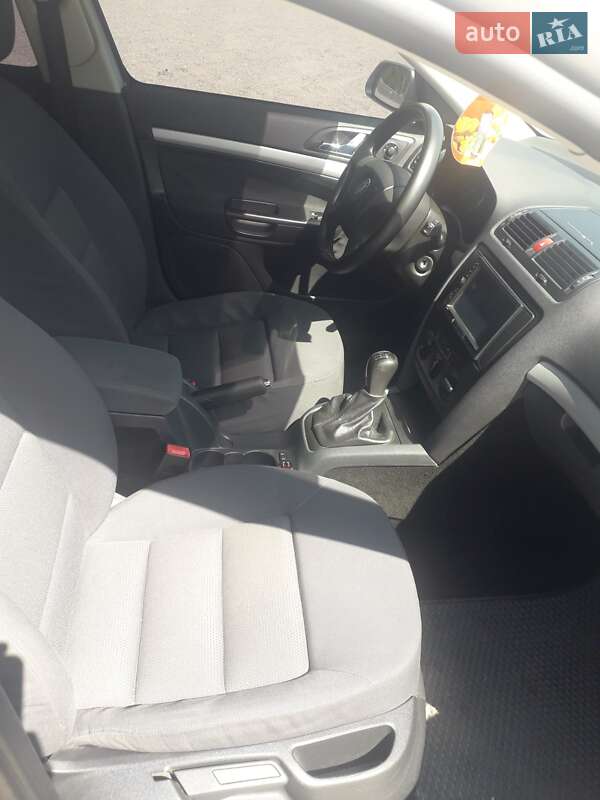 Універсал Skoda Octavia 2005 в Дніпрі