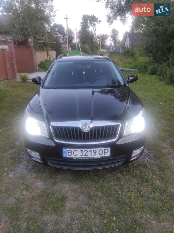 Универсал Skoda Octavia 2012 в Городке