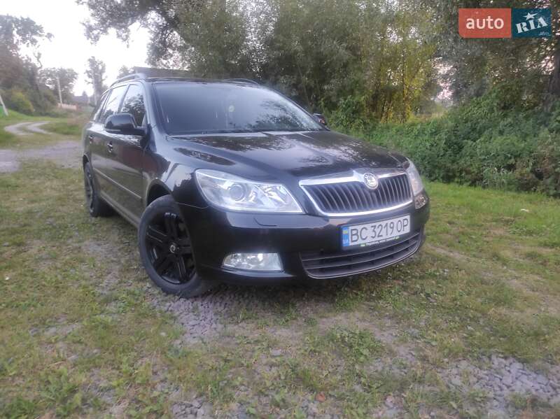 Универсал Skoda Octavia 2012 в Городке