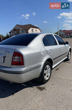 Лифтбек Skoda Octavia 2003 в Сарнах