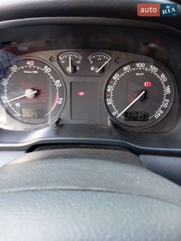 Лифтбек Skoda Octavia 2002 в Днепре