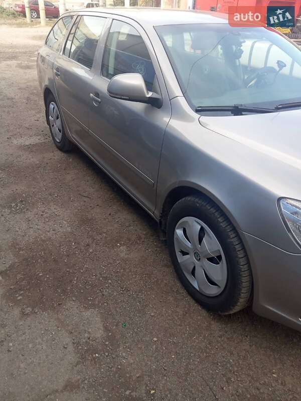 Универсал Skoda Octavia 2012 в Черновцах