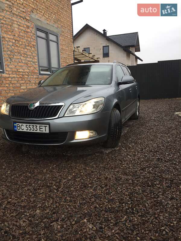 Універсал Skoda Octavia 2012 в Новояворівську