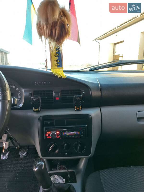 Ліфтбек Skoda Octavia 2003 в Яворові