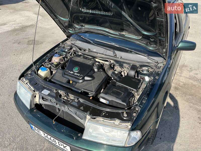 Лифтбек Skoda Octavia 2004 в Днепре