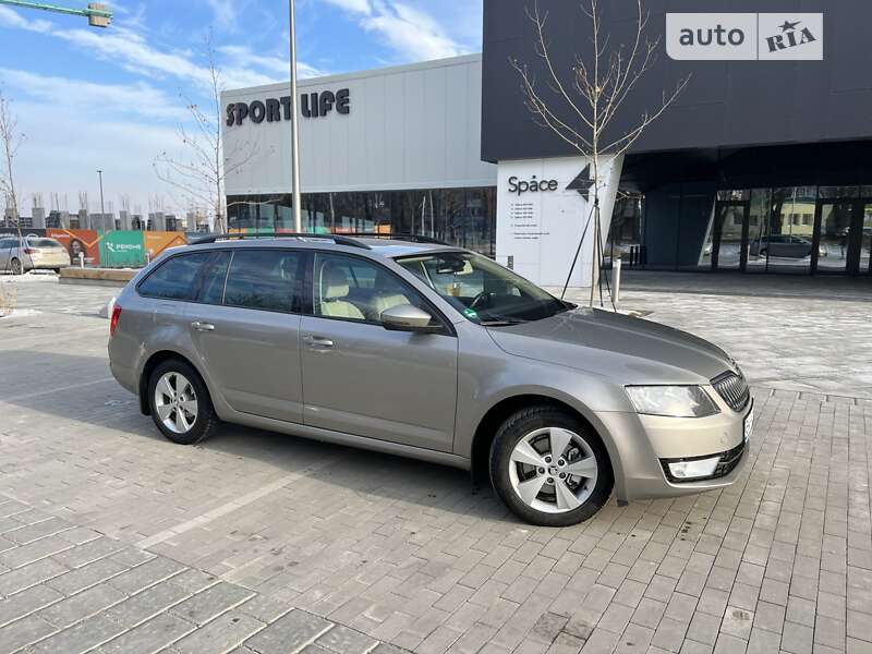 Универсал Skoda Octavia 2015 в Ровно