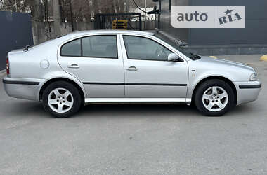 Лифтбек Skoda Octavia 2003 в Днепре