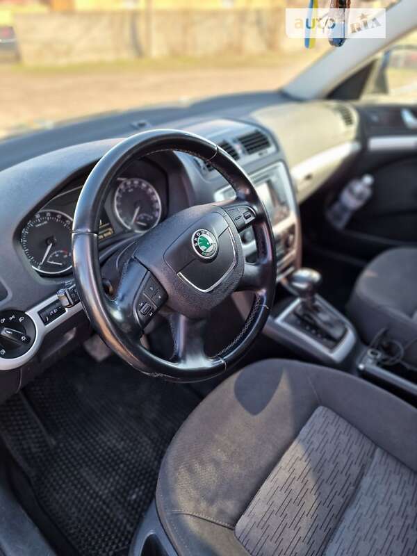 Універсал Skoda Octavia 2011 в Бродах