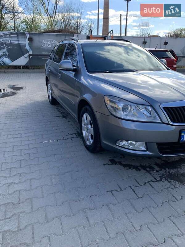 Универсал Skoda Octavia 2012 в Черновцах
