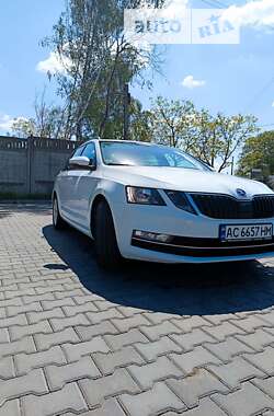 Універсал Skoda Octavia 2018 в Чернівцях