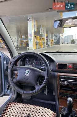 Лифтбек Skoda Octavia 2002 в Киеве