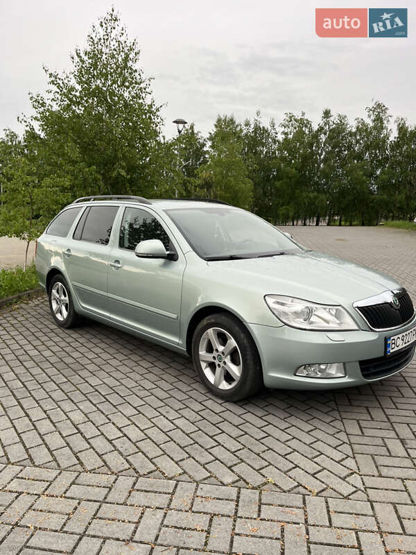 Універсал Skoda Octavia 2012 в Дрогобичі