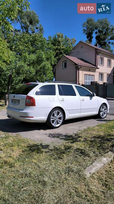 Універсал Skoda Octavia 2011 в Чернівцях