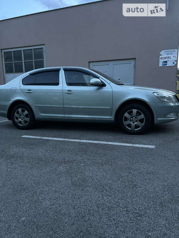 Лифтбек Skoda Octavia 2010 в Тячеве
