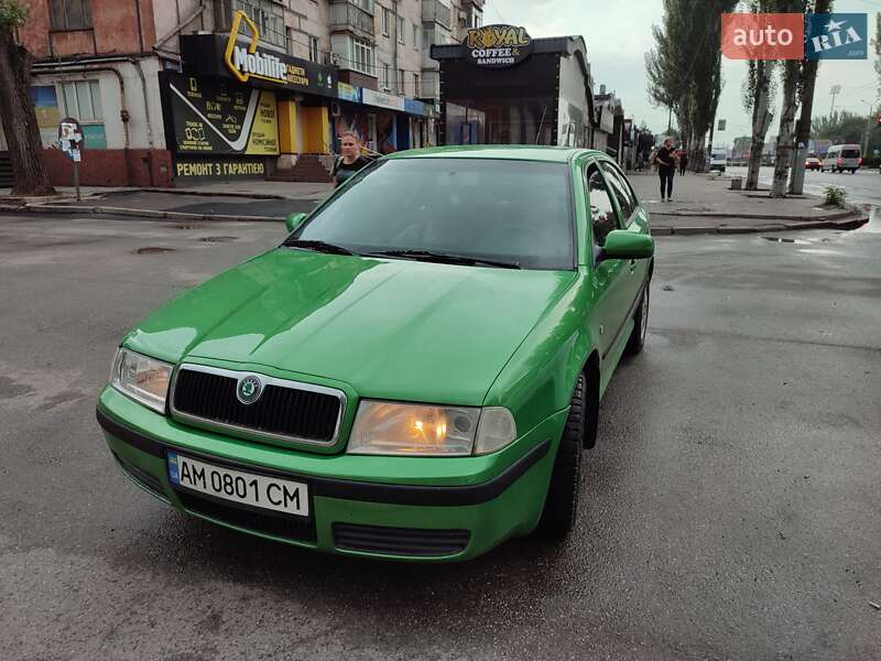 Лифтбек Skoda Octavia 2002 в 