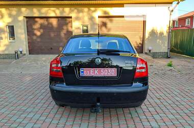 Лифтбек Skoda Octavia 2006 в Хороле