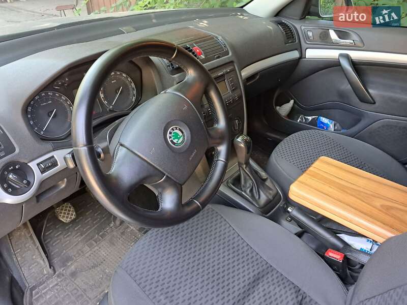Лифтбек Skoda Octavia 2008 в Запорожье
