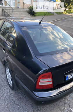 Лифтбек Skoda Octavia 2003 в Ровно