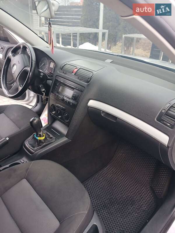 Ліфтбек Skoda Octavia 2008 в Івано-Франківську