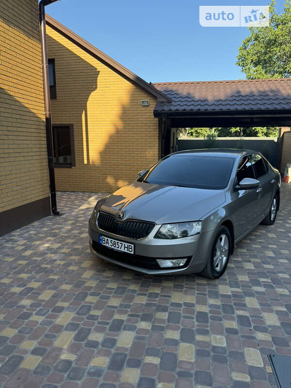 Лифтбек Skoda Octavia 2014 в Кропивницком