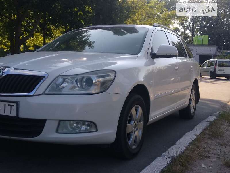 Універсал Skoda Octavia 2012 в Ладижині