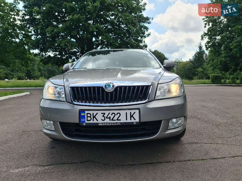 Універсал Skoda Octavia 2012 в Острозі