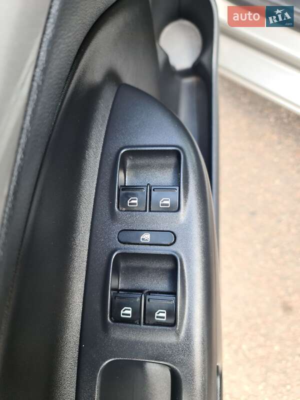 Універсал Skoda Octavia 2012 в Острозі