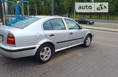 Лифтбек Skoda Octavia 2000 в Днепре