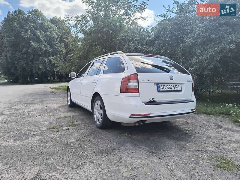 Универсал Skoda Octavia 2009 в Нововолынске